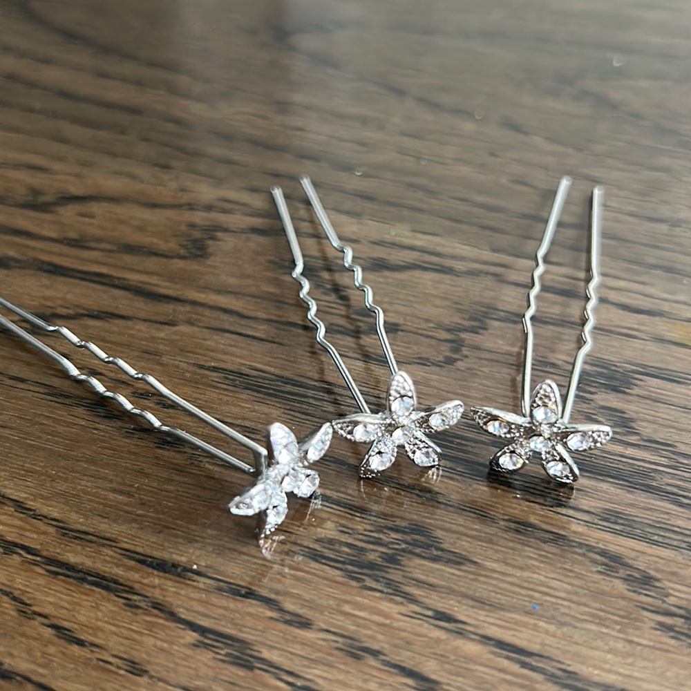 NEW ~ CRYSTAL FLOWER BUN PINS - Picture 1 of 3